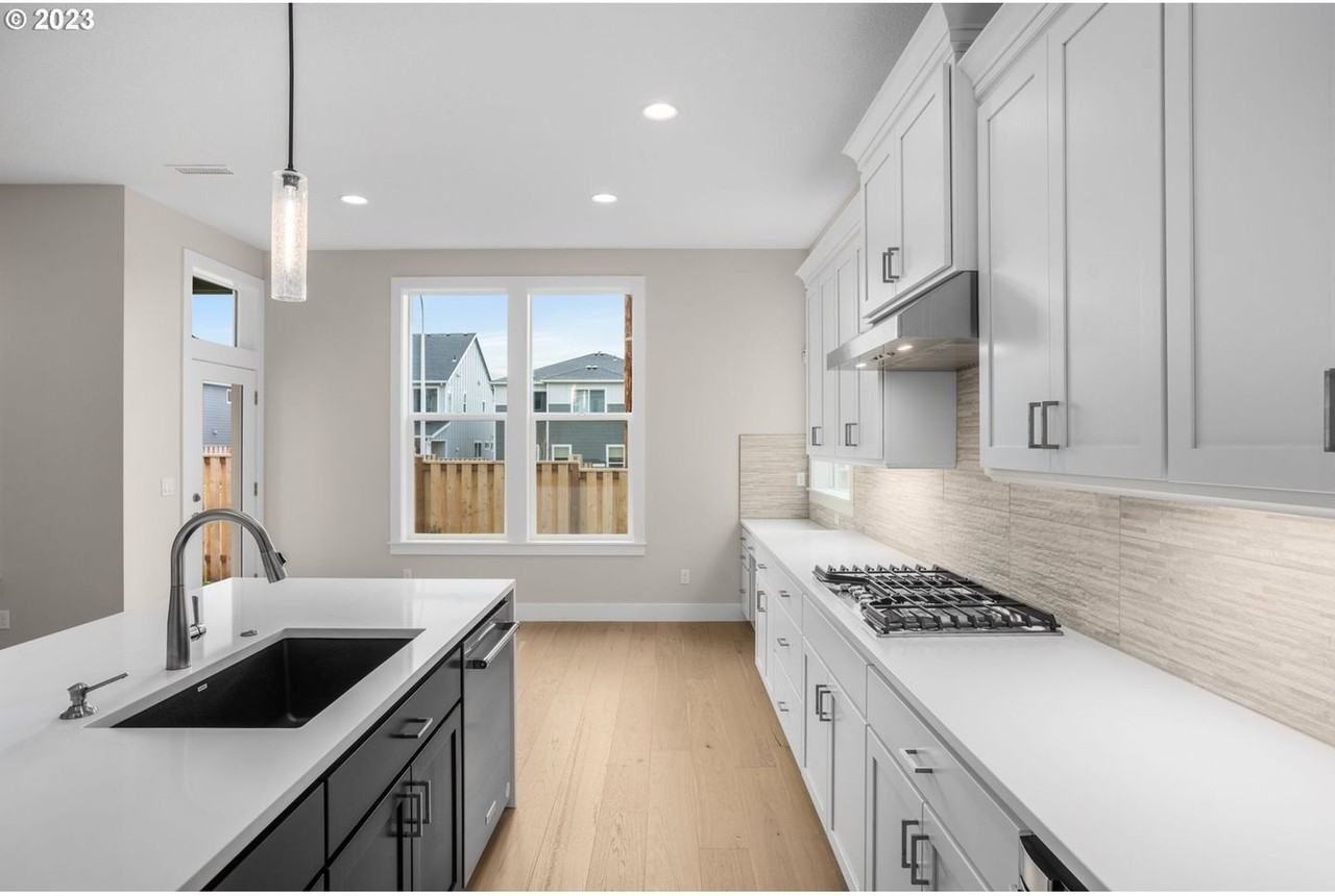 11920 Nw Thelin Ln - Photo 4 of 28