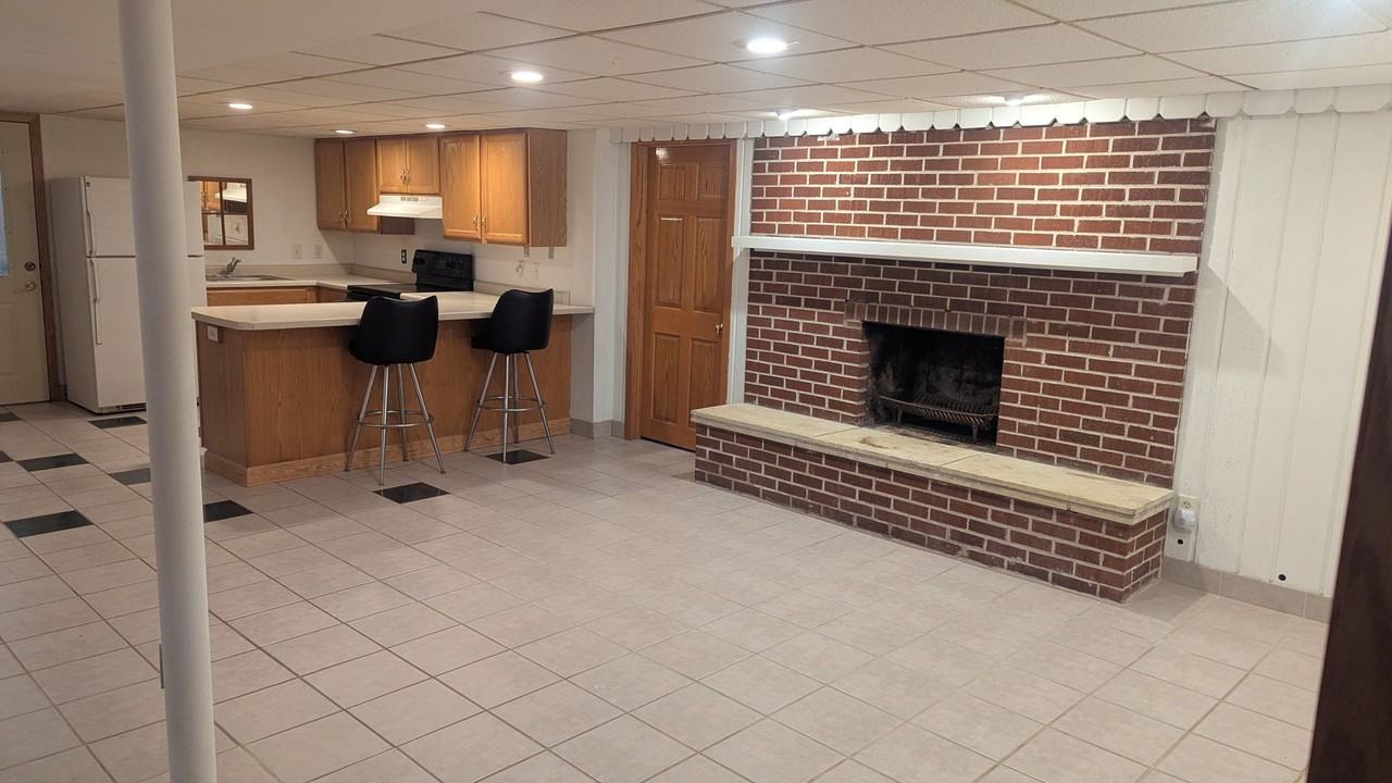 1400 13th Ave Ne - Photo 2 of 8