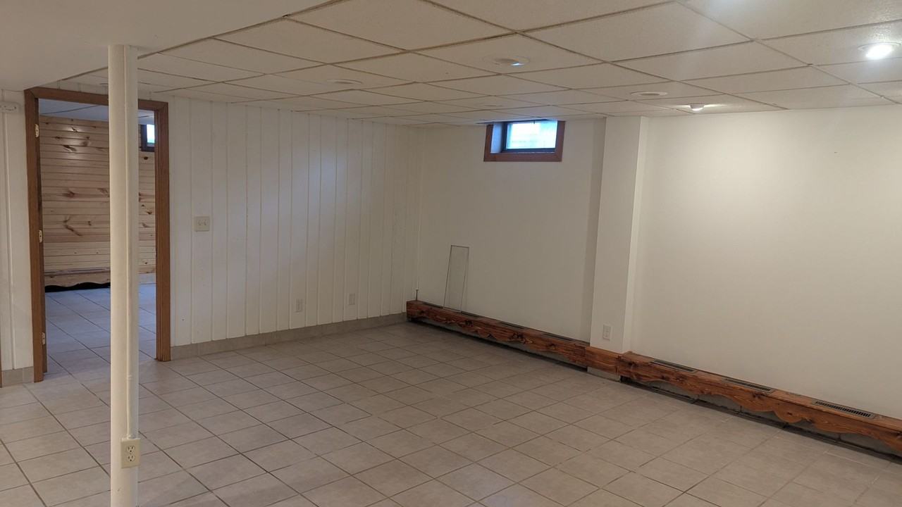 1400 13th Ave Ne - Photo 3 of 8