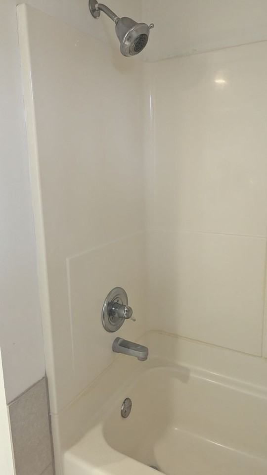 1400 13th Ave Ne - Photo 7 of 8