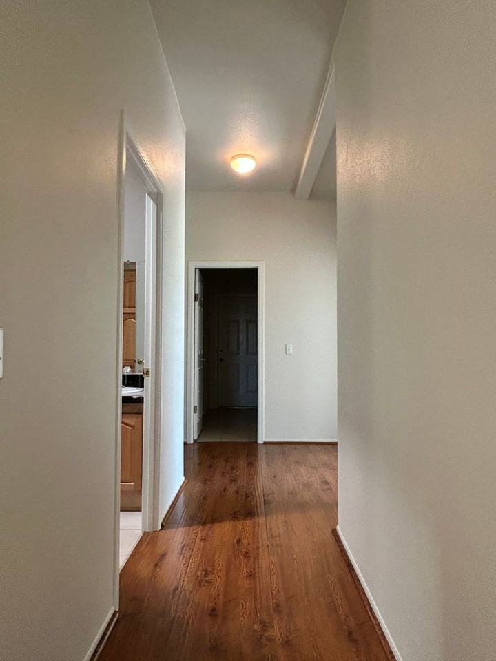 3210 Brooklake Rd Ne - Photo 6 of 35