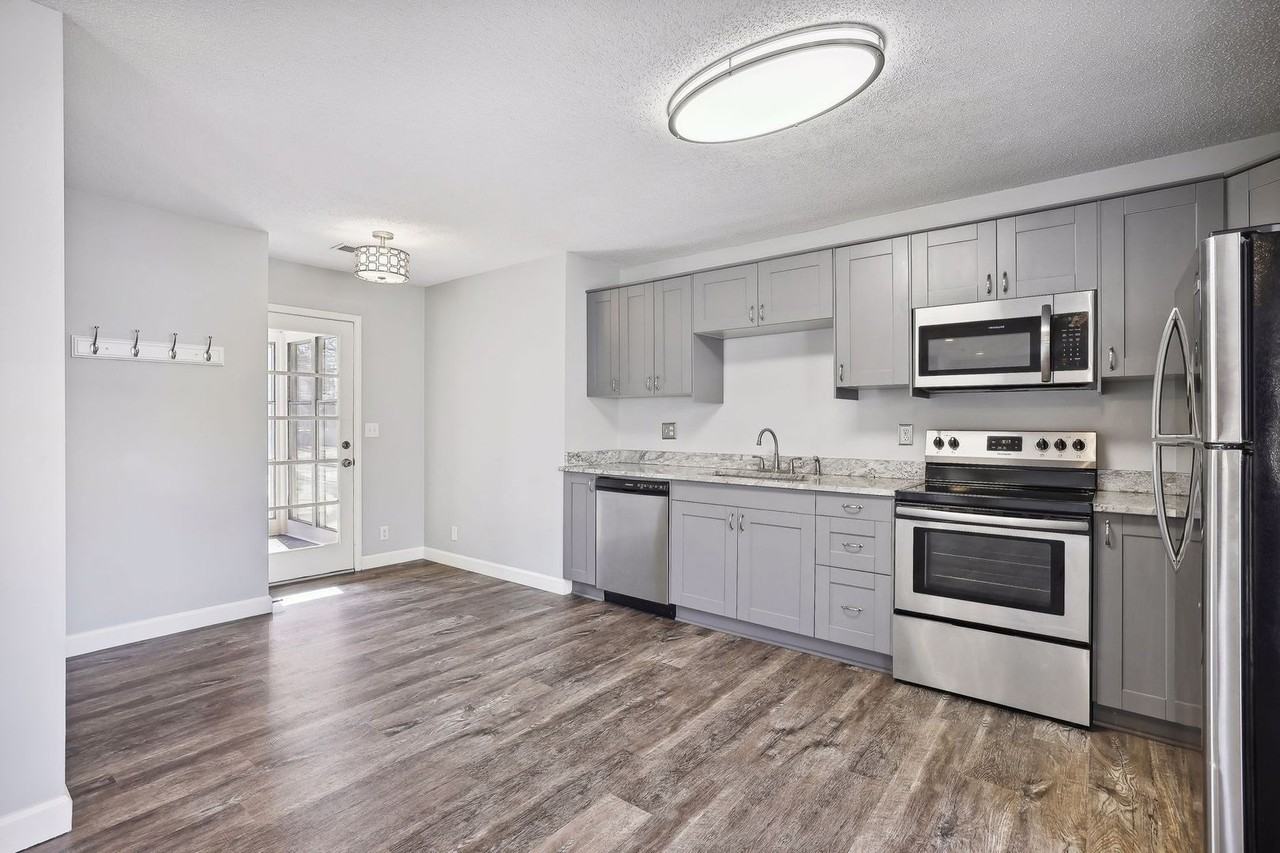 6525 Glenwood Ave - Photo 5 of 18