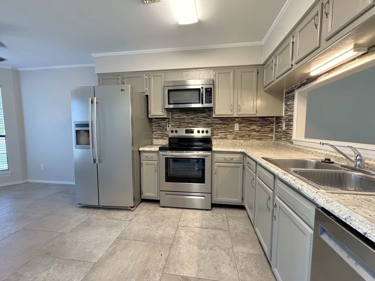 5900 Grelot Rd #504 - Photo 3 of 37