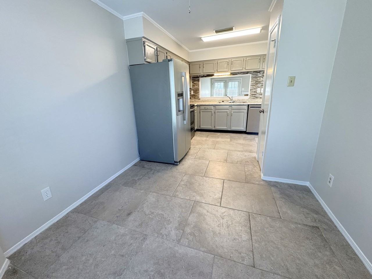 5900 Grelot Rd #504 - Photo 6 of 37
