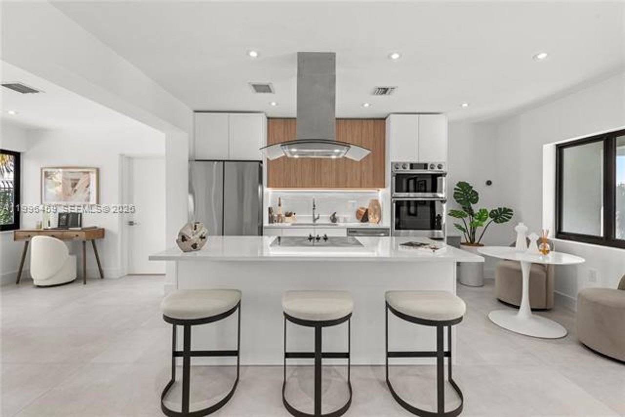 8246 Ne 2nd Ct - Photo 4 of 39