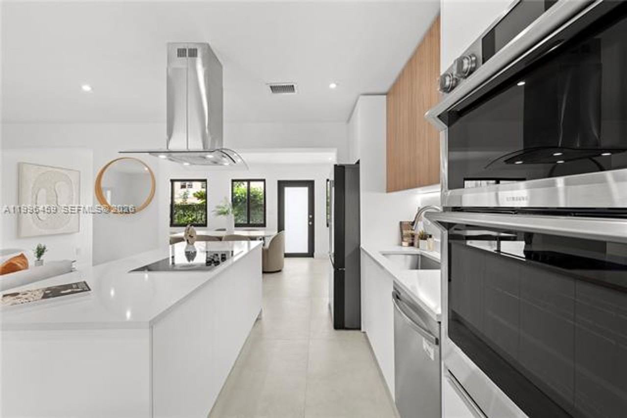 8246 Ne 2nd Ct - Photo 5 of 39