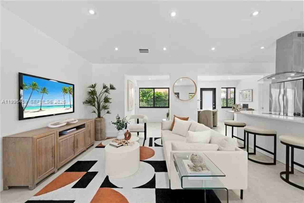 8246 Ne 2nd Ct - Photo 6 of 39