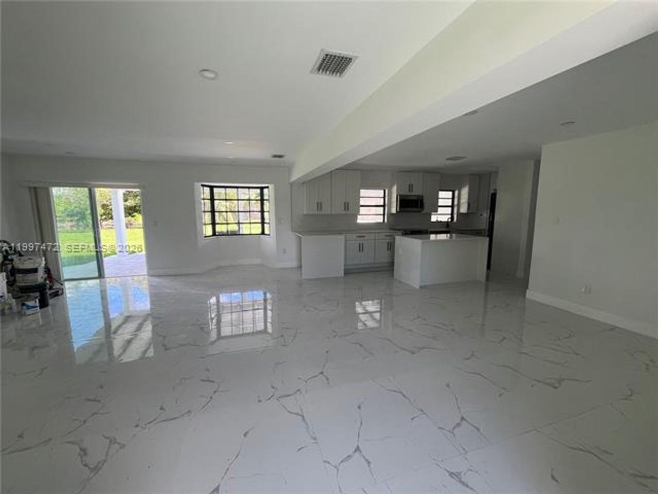 11755 Sw 37th St - Photo 2 of 27