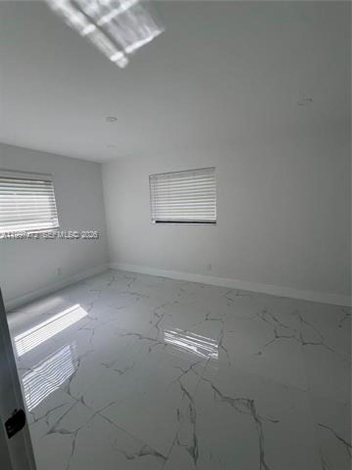 11755 Sw 37th St - Photo 5 of 27