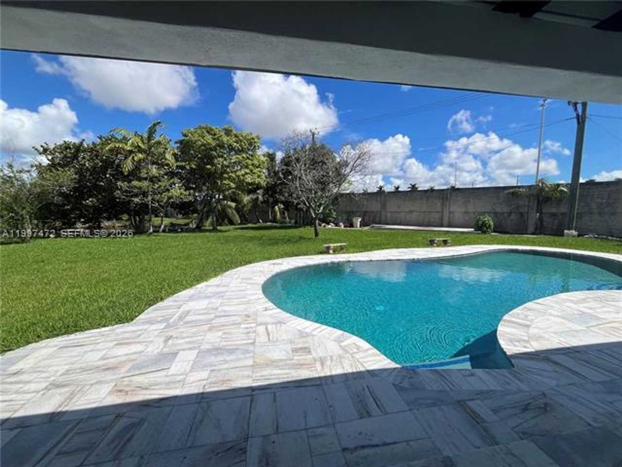 11755 Sw 37th St - Photo 7 of 27