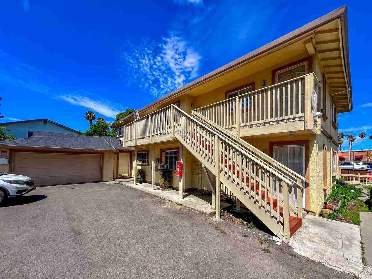 577 Freeway Dr - Photo 2 of 17