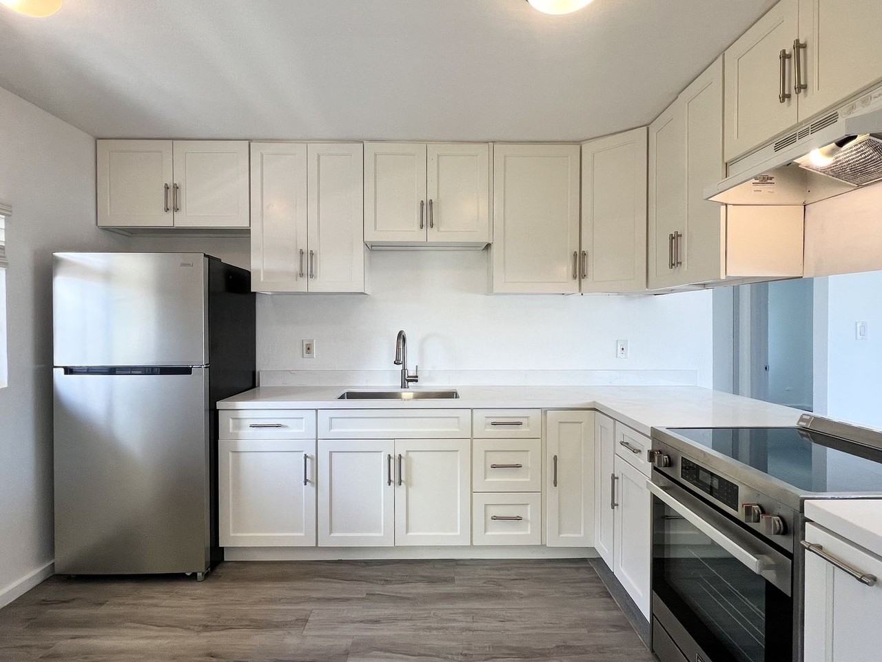 577 Freeway Dr - Photo 5 of 17