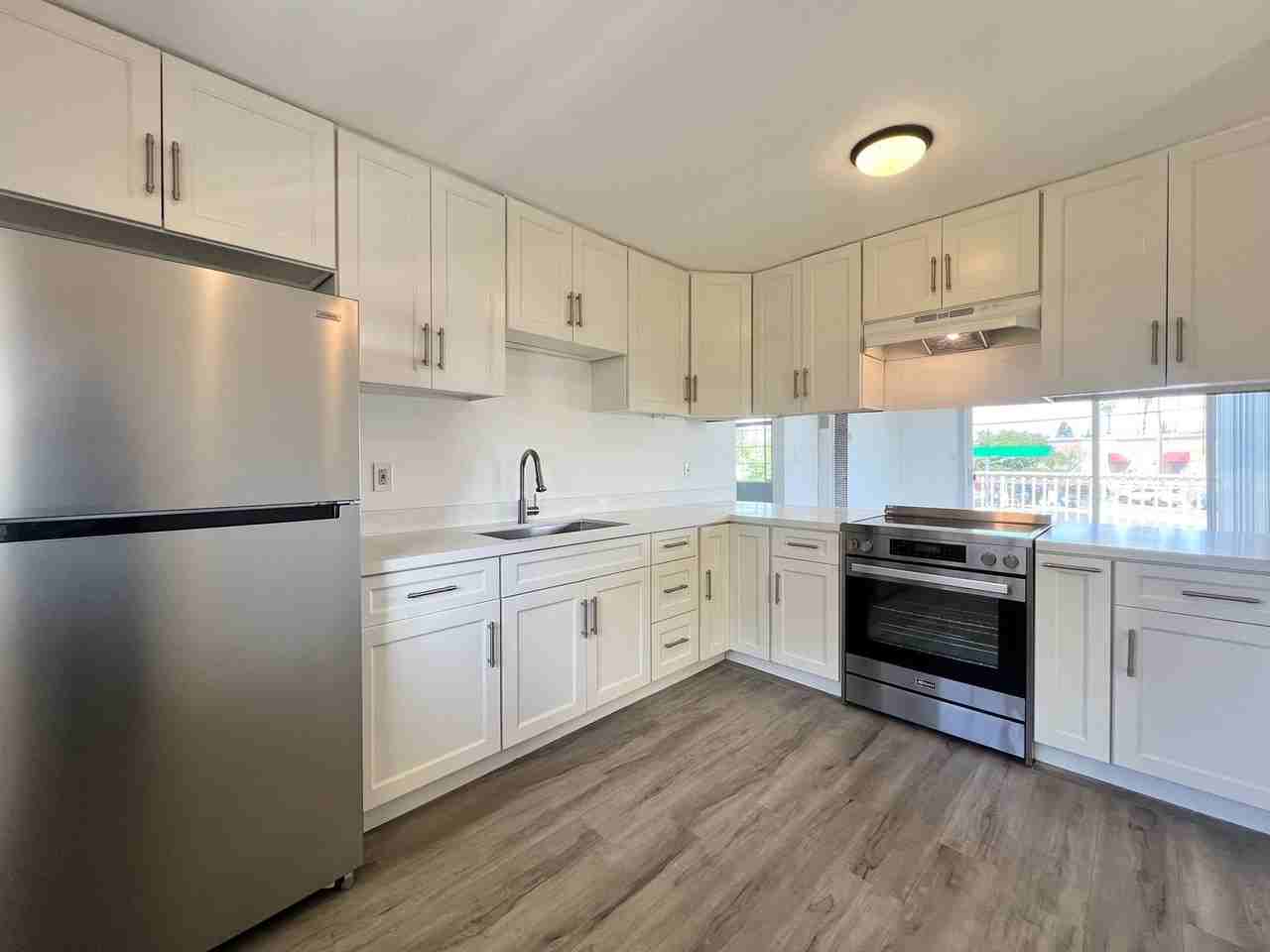 577 Freeway Dr - Photo 6 of 17