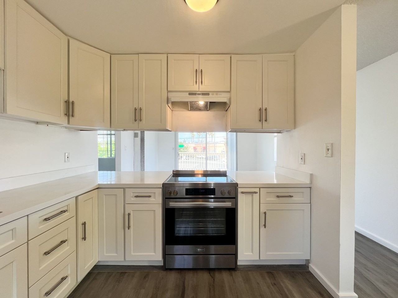 577 Freeway Dr - Photo 7 of 17