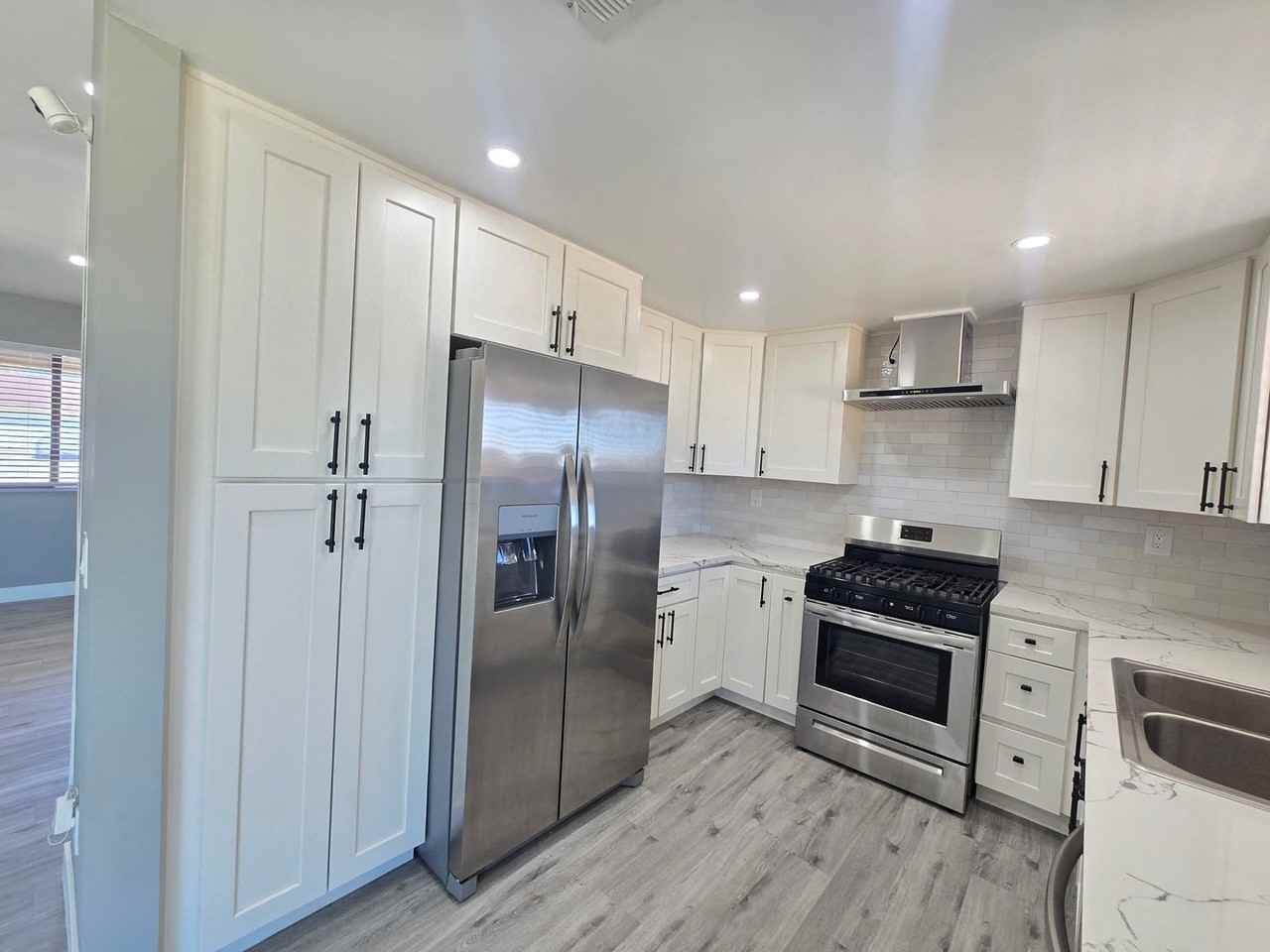 8472 Underwood Ave - Photo 4 of 16