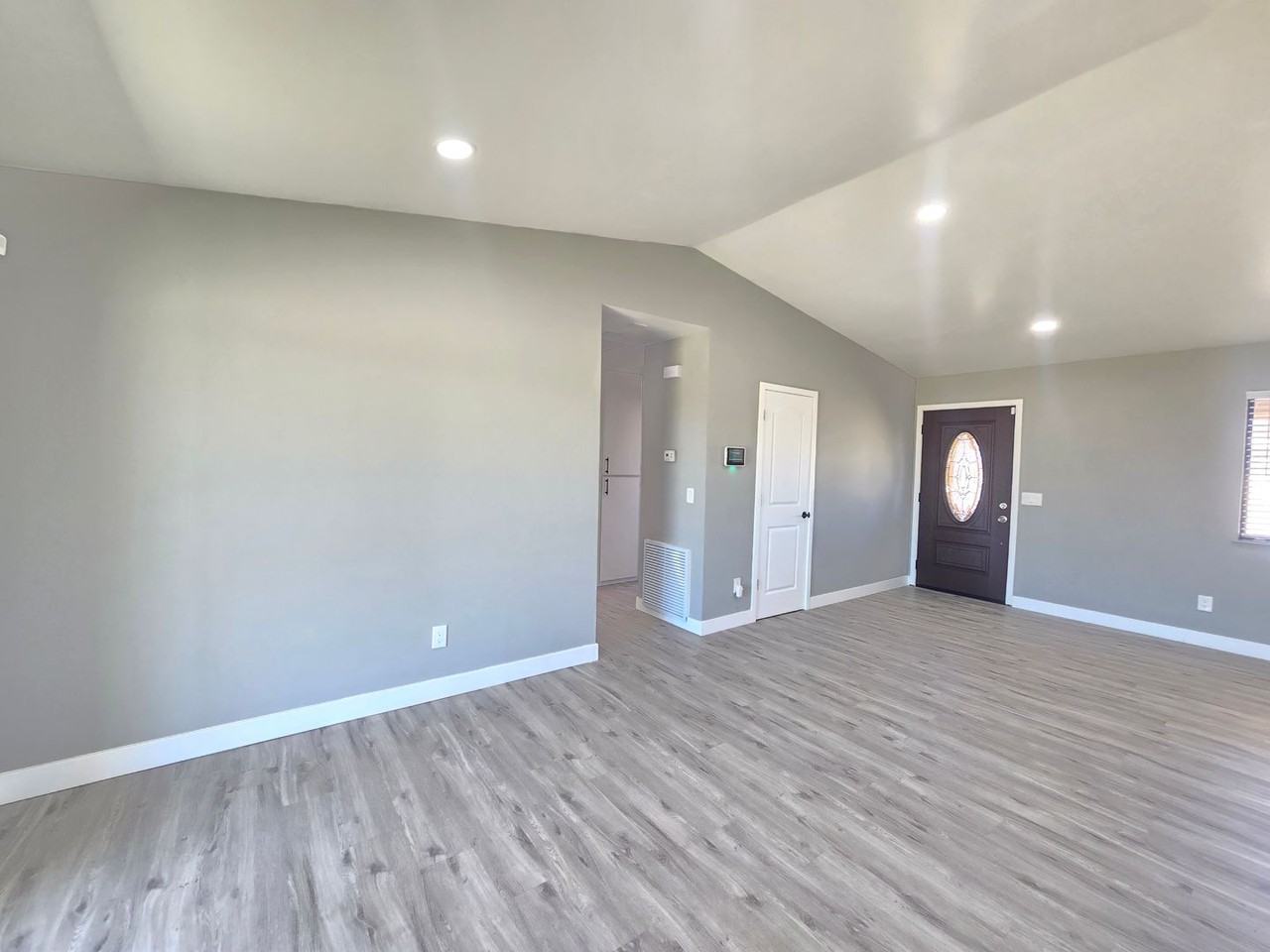 8472 Underwood Ave - Photo 5 of 16