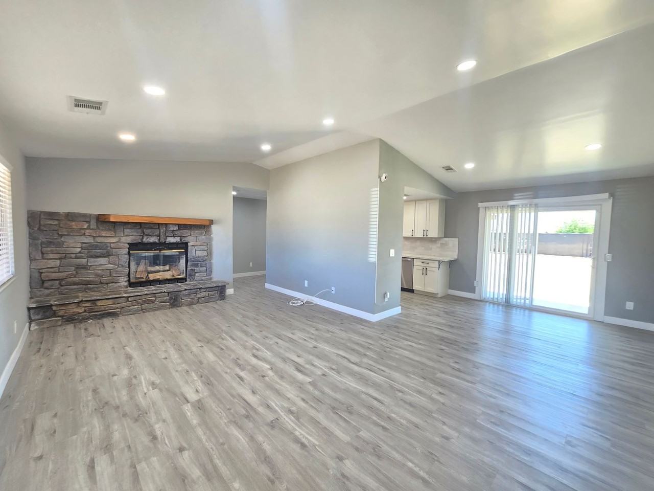 8472 Underwood Ave - Photo 6 of 16