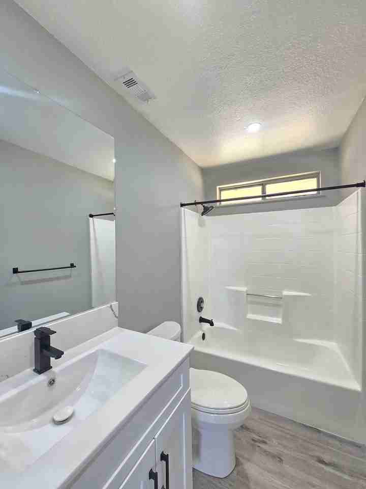 8472 Underwood Ave - Photo 7 of 16