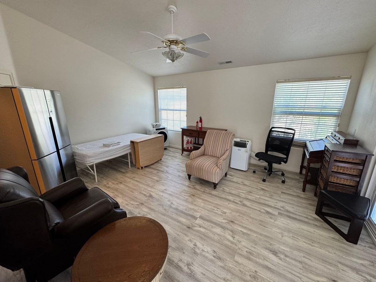 137 Circle Dr - Photo 3 of 11