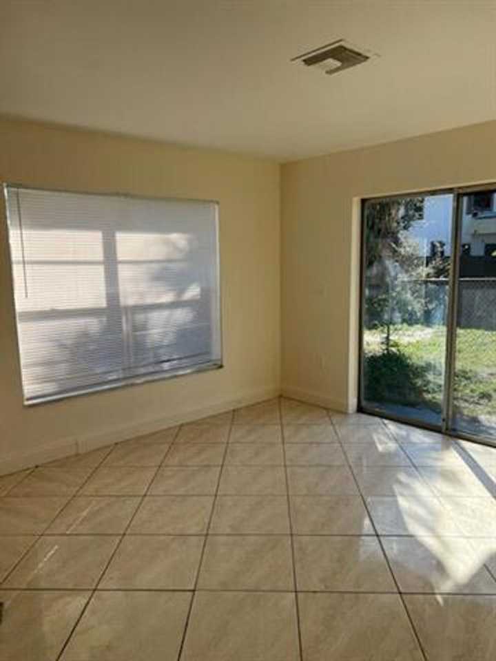 20682 20682 NW 38th Avenue Ave th 20682 - Photo 3 of 8