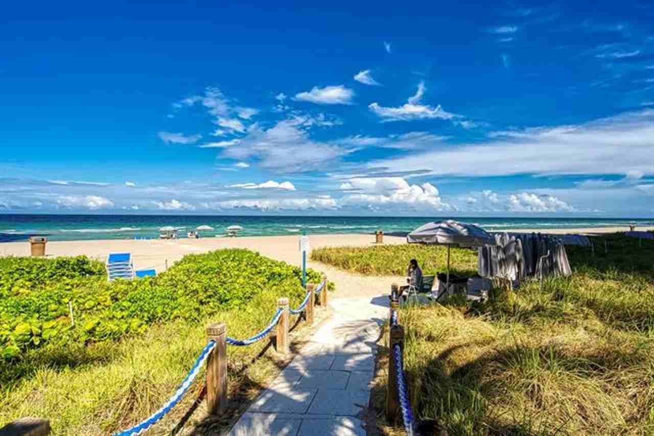 18911 Collins Ave #506 - Photo 4 of 50