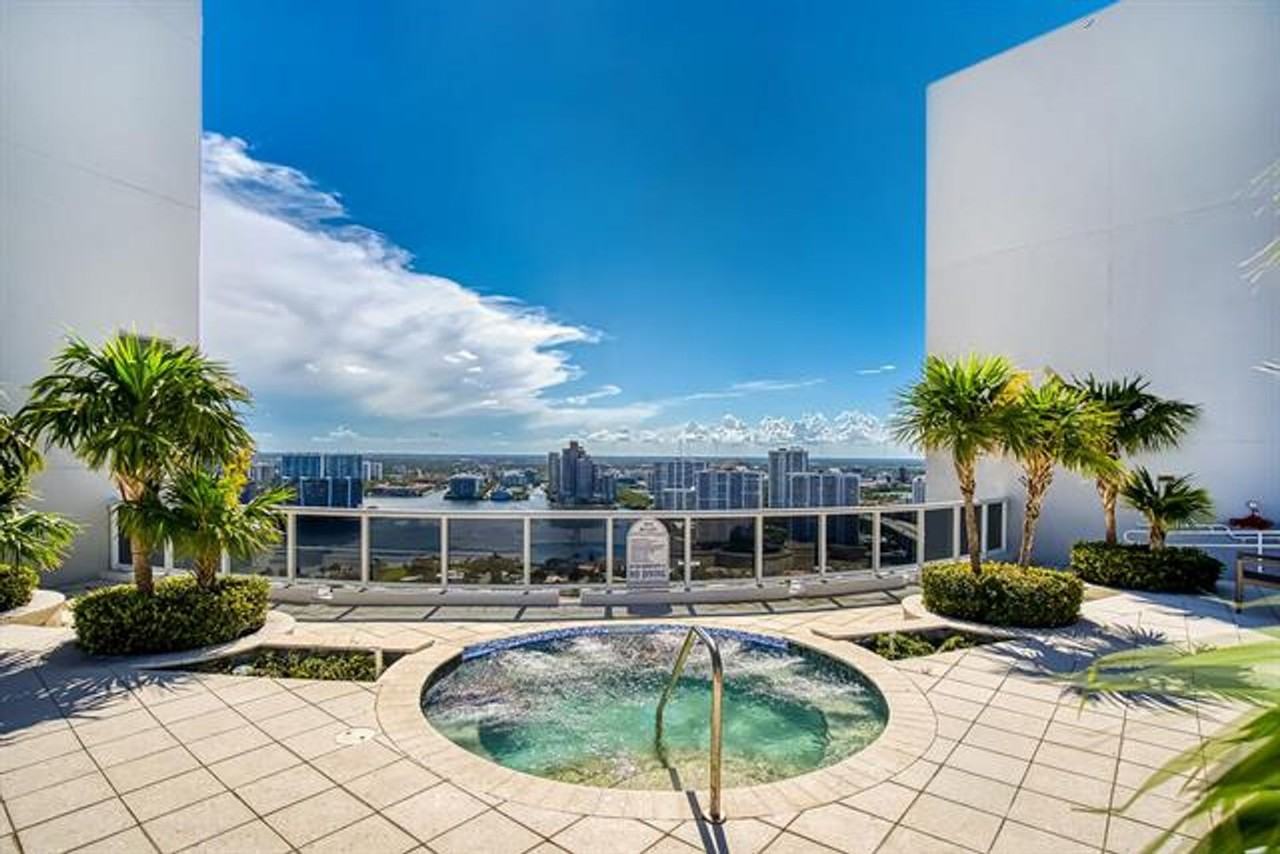 18911 Collins Ave #506 - Photo 5 of 50