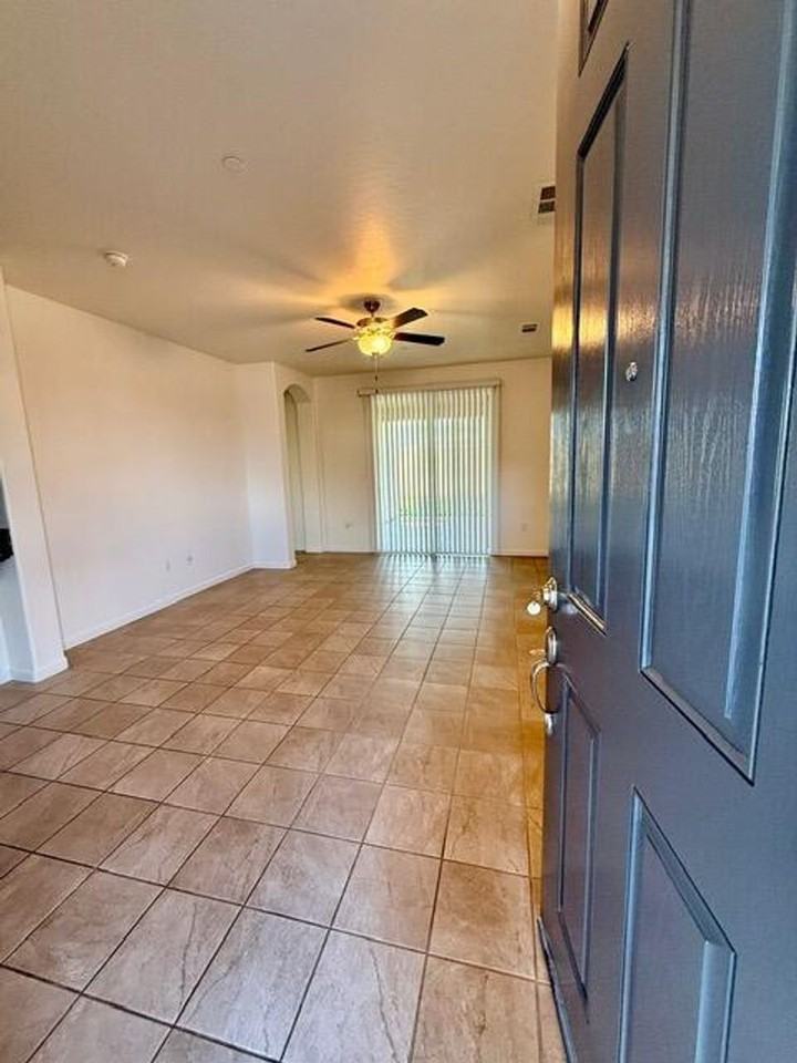 1762 Bolton Ave - Photo 3 of 27