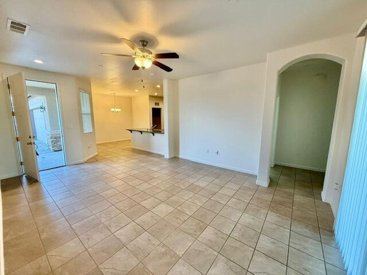 1762 Bolton Ave - Photo 4 of 27