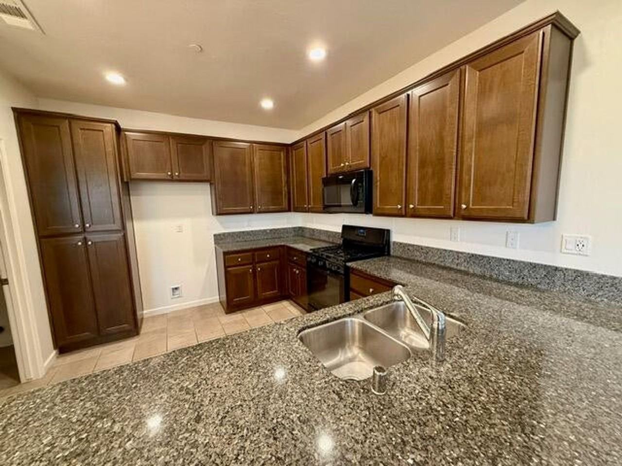 1762 Bolton Ave - Photo 7 of 27