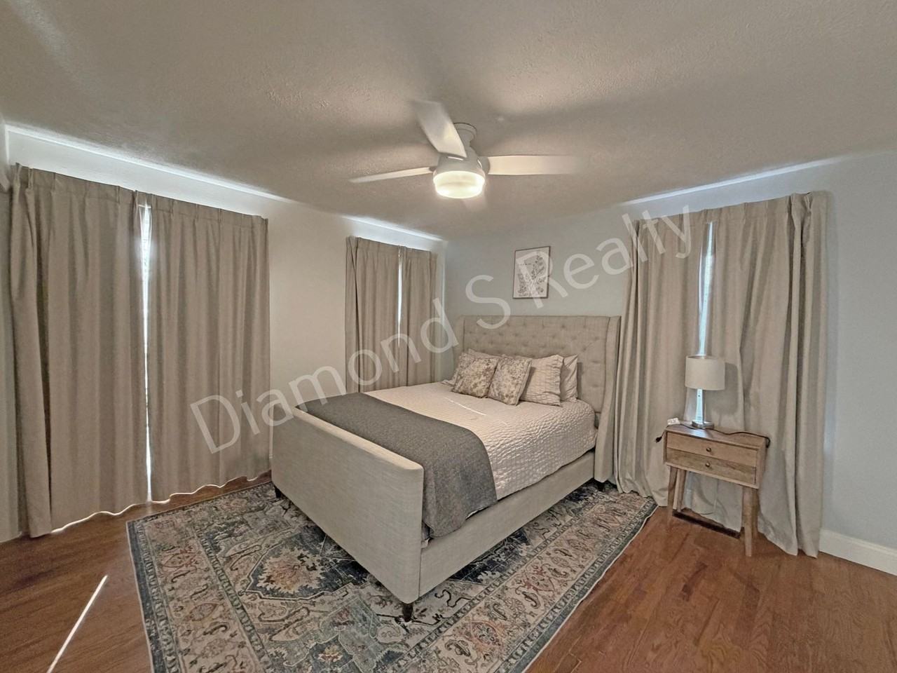 1918 S Kings Ave - Photo 7 of 17