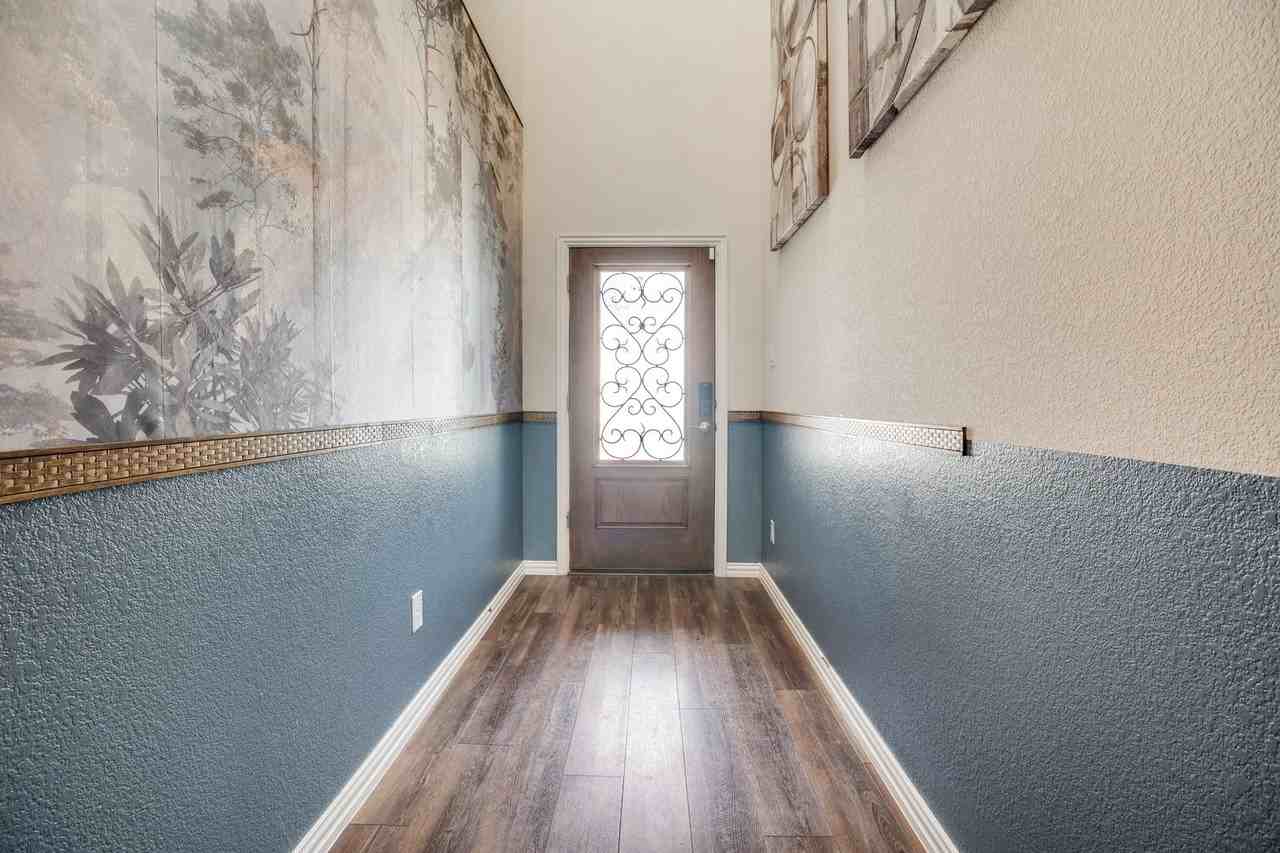 2401 Linto St - Photo 3 of 26