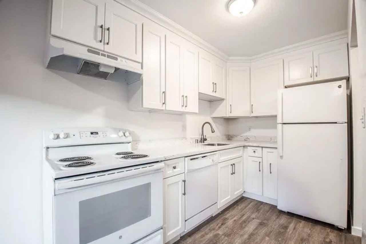 3812 Mission St #2 - Photo 4 of 12