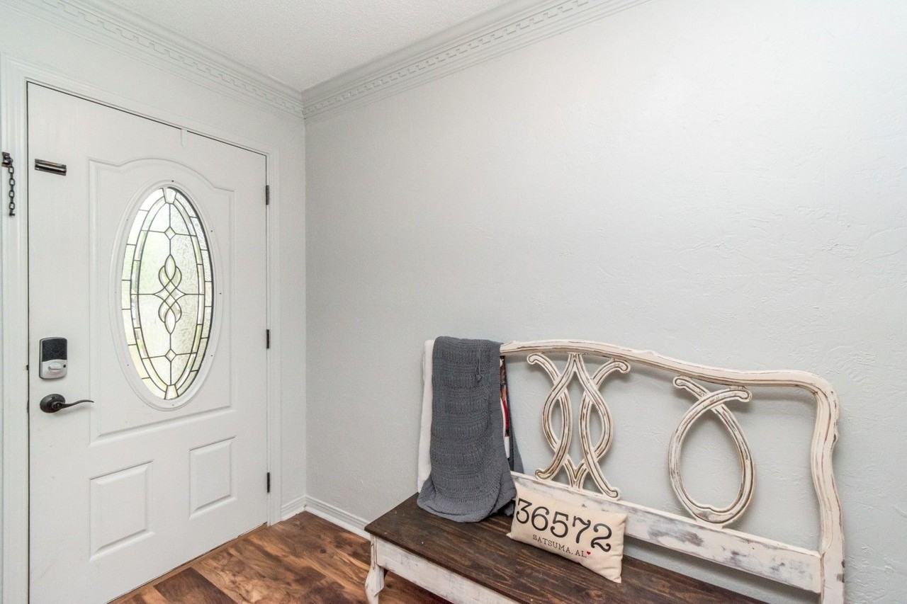 612 Vaughn Dr S - Photo 2 of 29