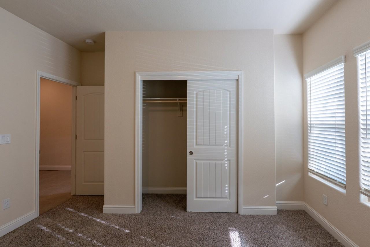 665 Marcus St - Photo 3 of 21