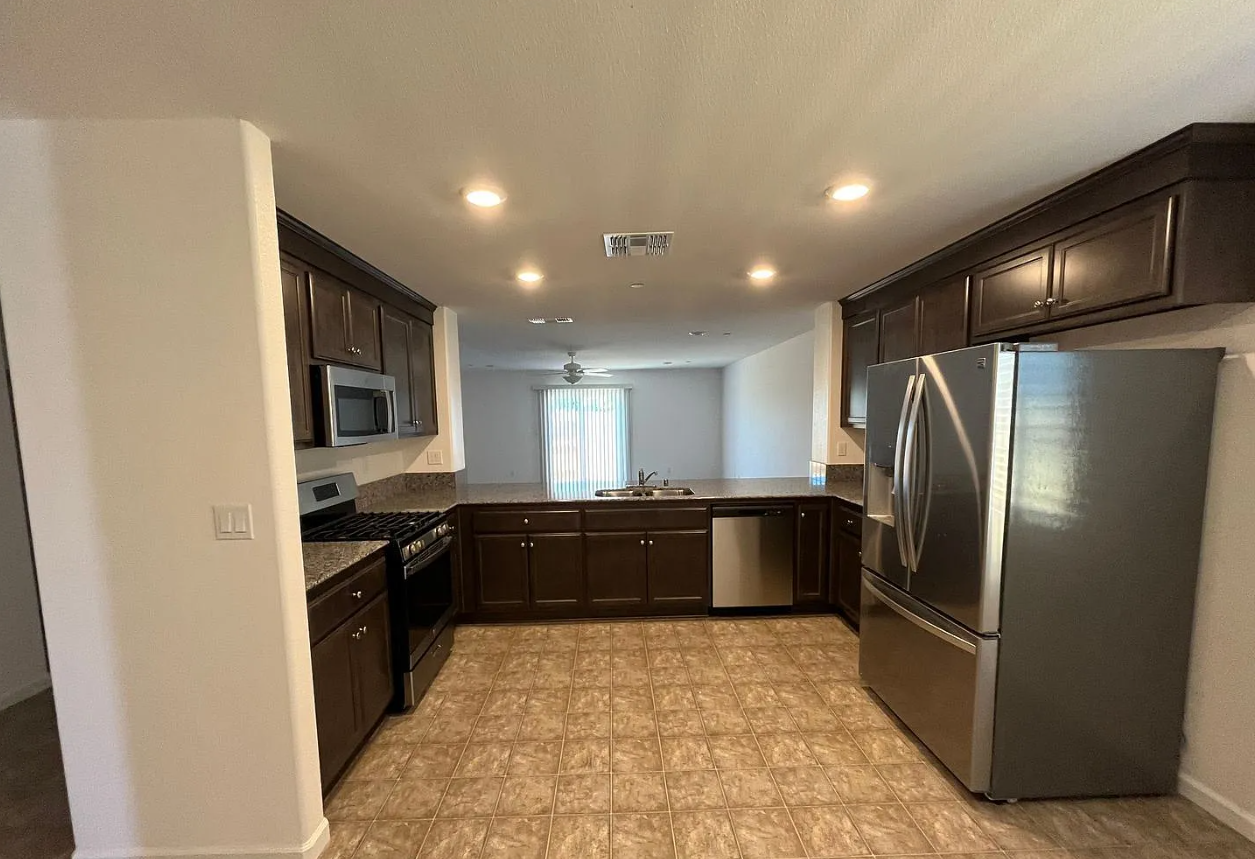 665 Marcus St - Photo 7 of 21