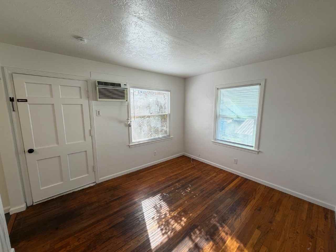 1821 H St - Photo 7 of 10