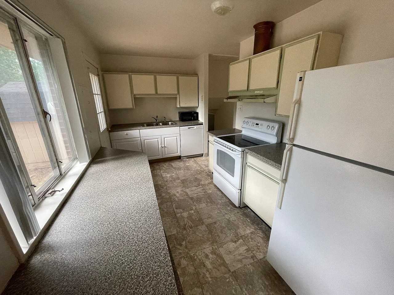 4464 Hamilton Ct - Photo 2 of 13