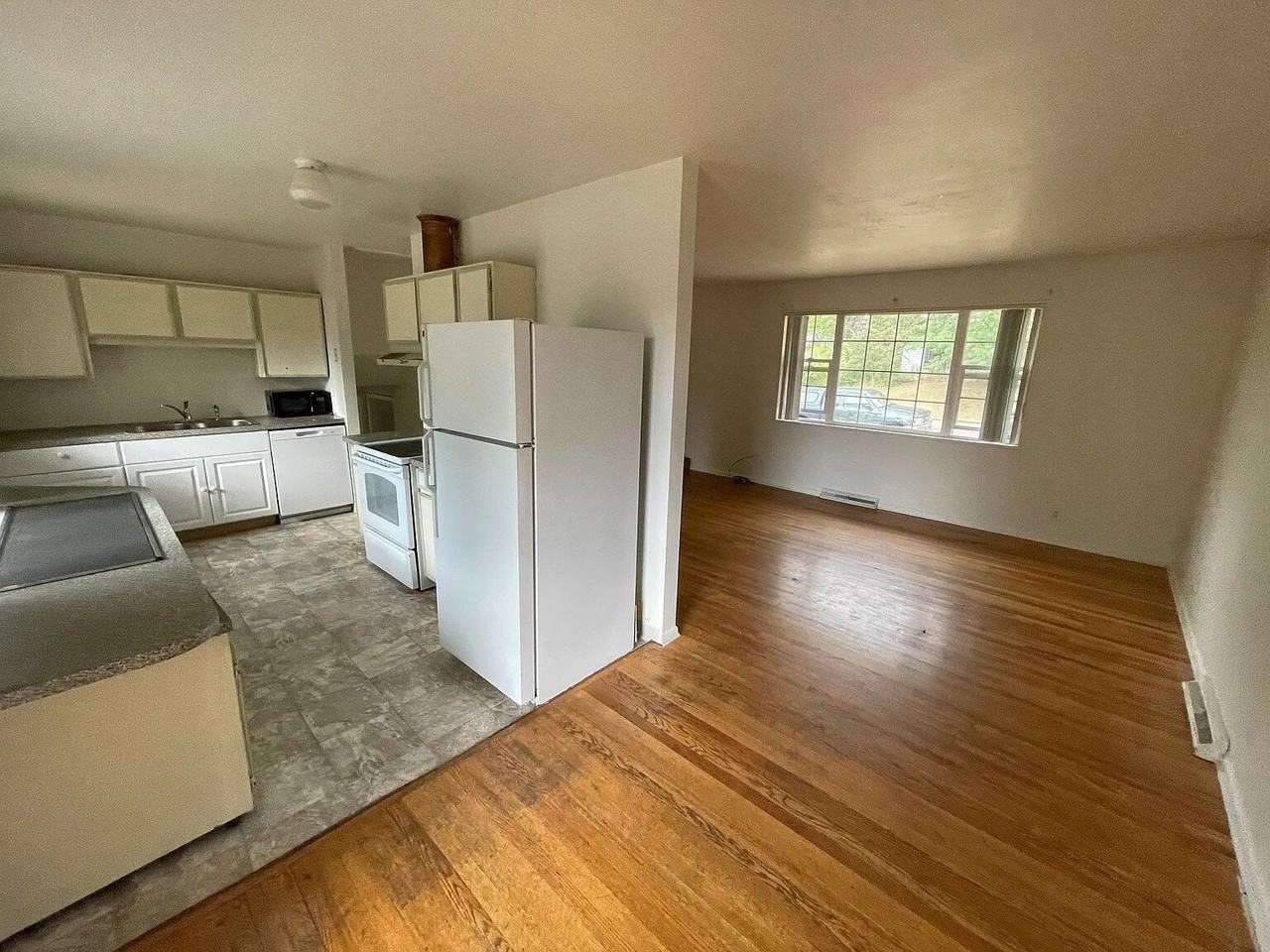 4464 Hamilton Ct - Photo 3 of 13