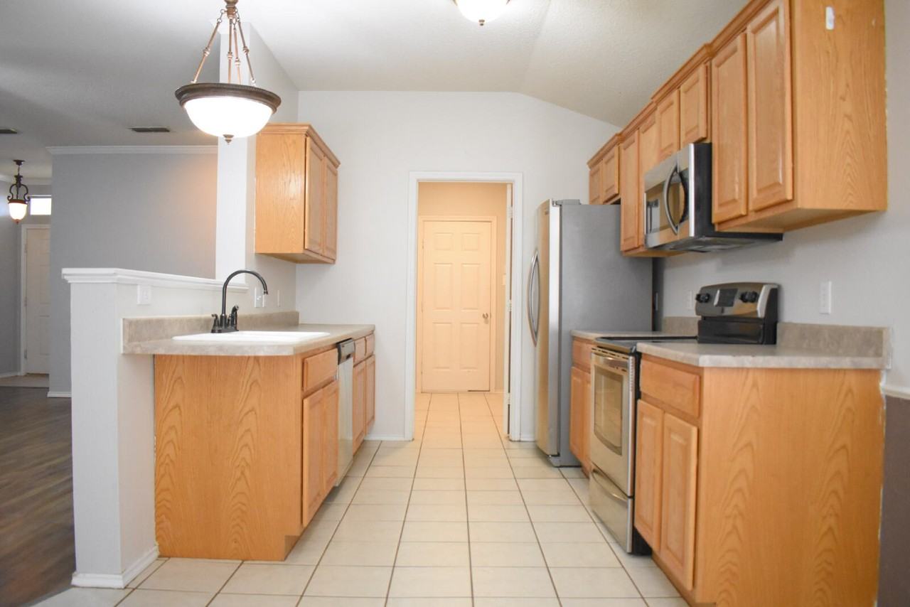 6121 16th St - Photo 5 of 15