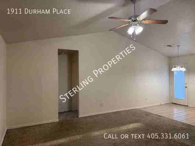 1911 Durham Pl - Photo 5 of 33