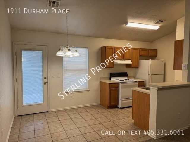 1911 Durham Pl - Photo 6 of 33