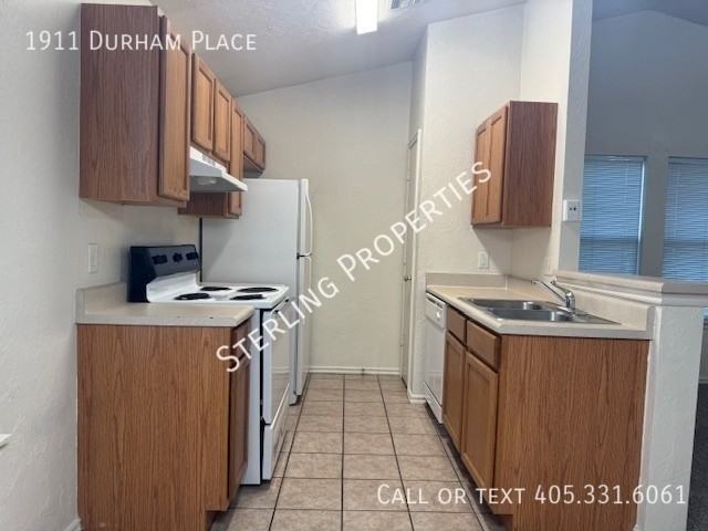 1911 Durham Pl - Photo 7 of 33