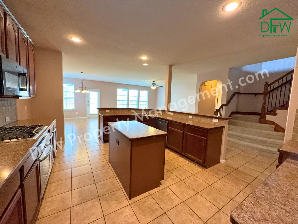 9709 Gessner Dr - Photo 4 of 40