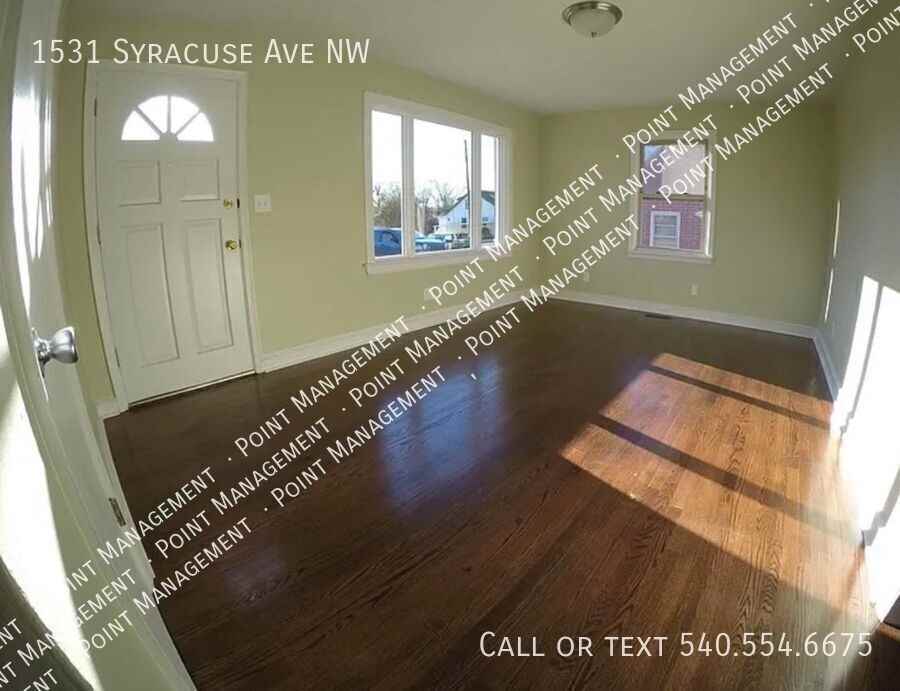 1531 Syracuse Ave Nw - Photo 2 of 9