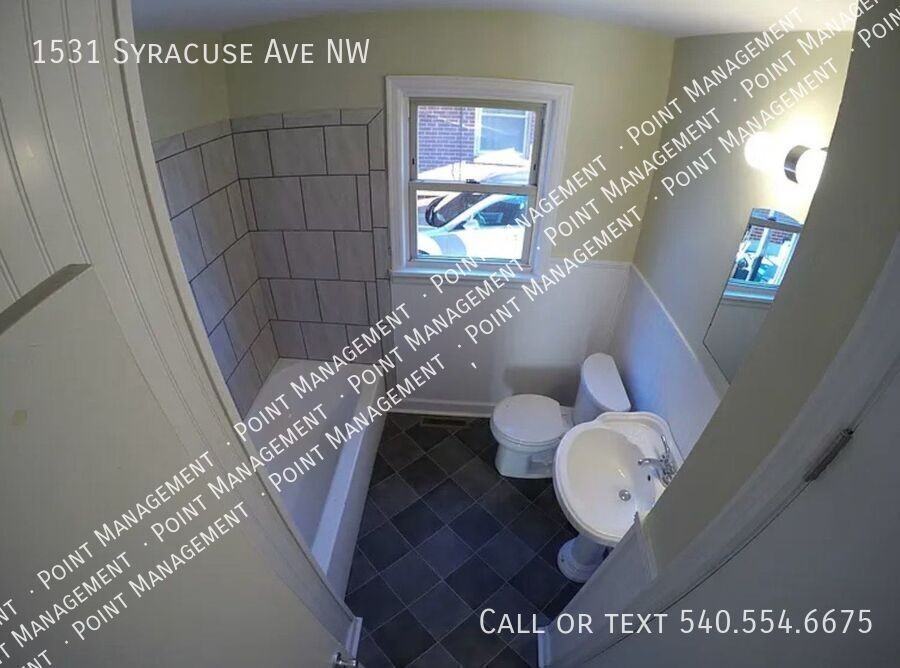 1531 Syracuse Ave Nw - Photo 4 of 9