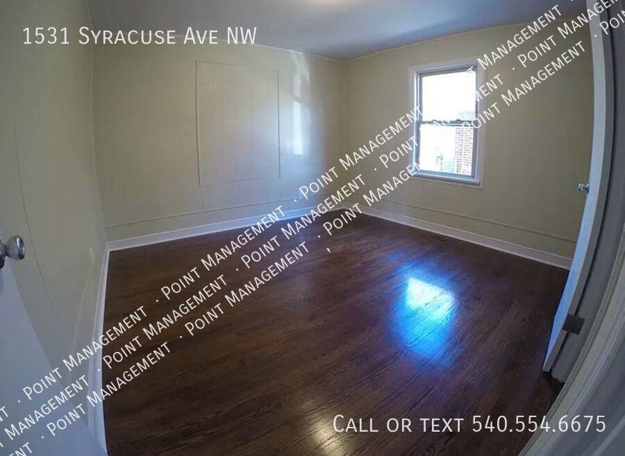 1531 Syracuse Ave Nw - Photo 6 of 9