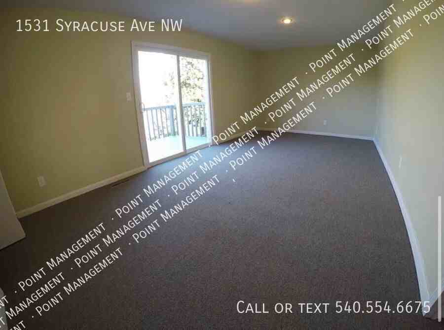 1531 Syracuse Ave Nw - Photo 7 of 9