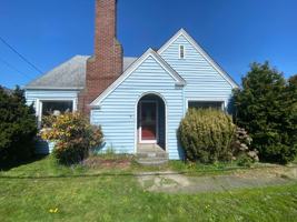 featured image of 1421 Lakeway Dr