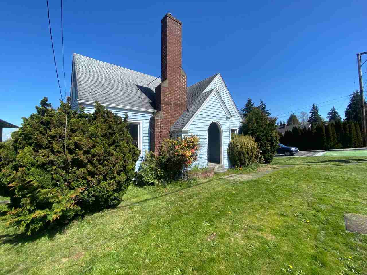 1421 Lakeway Dr - Photo 2 of 21