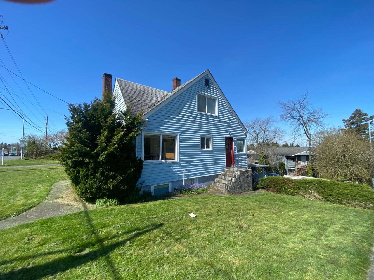 1421 Lakeway Dr - Photo 4 of 21